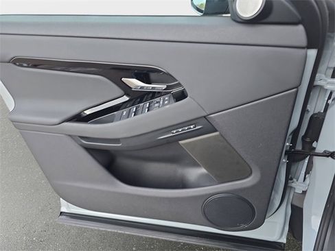 Used 2024 Land Rover Range Rover Evoque Dynamic SE image 29