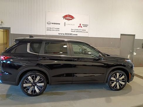New 2026 Mitsubishi Outlander SE image 2