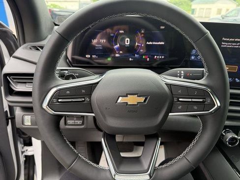 New 2025 Chevrolet Silverado EV LT image 10