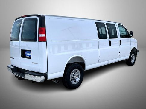 New 2026 Chevrolet Express 3500 Extended RWD image 5