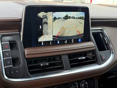 Used 2023 Chevrolet Suburban High Country w/ Premium Package 2 AWD/4WD image 22