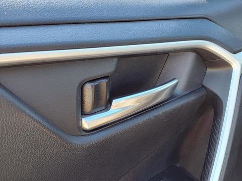 Used 2020 Toyota RAV4 XLE image 16