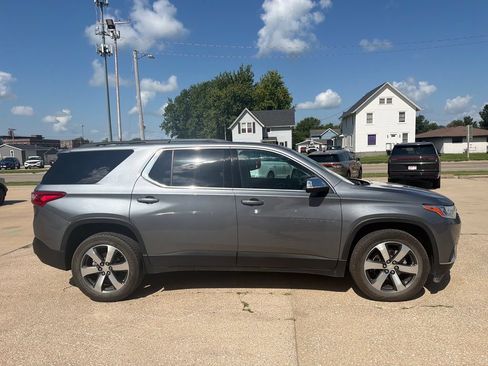 Used 2021 Chevrolet Traverse LT w/ LT Premium Package AWD/4WD image 5