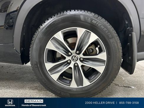 Used 2020 Toyota Highlander XLE AWD/4WD image 14