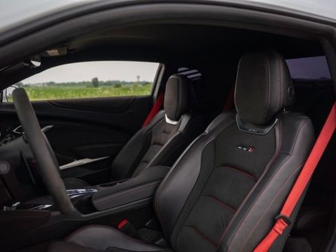 Used 2019 Chevrolet Camaro ZL1 RWD image 13