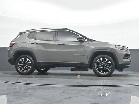 Used 2022 Jeep Compass Limited image 22