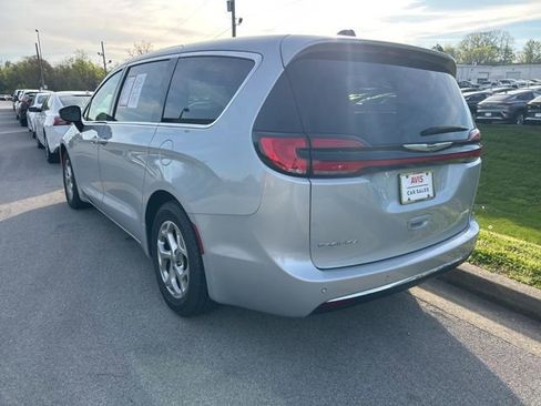 Used 2024 Chrysler Pacifica Limited image 4