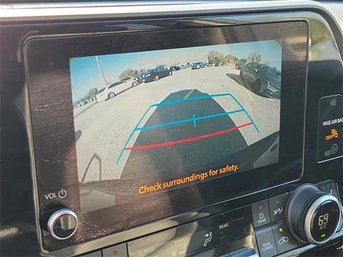 Used 2024 Toyota Highlander XLE image 22