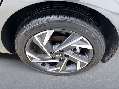 Used 2025 Hyundai Elantra Sport image 20