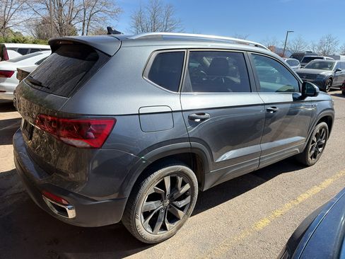 Used 2023 Volkswagen Taos SE w/ Black Wheel Package image 14