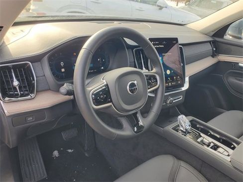 Certified 2025 Volvo XC90 B6 Plus image 17