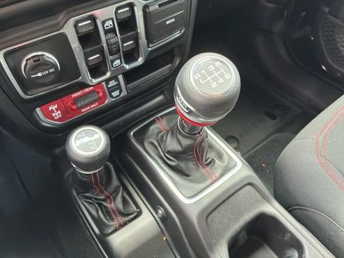 Used 2023 Jeep Gladiator Rubicon w/ Trailer Tow Package AWD/4WD image 22
