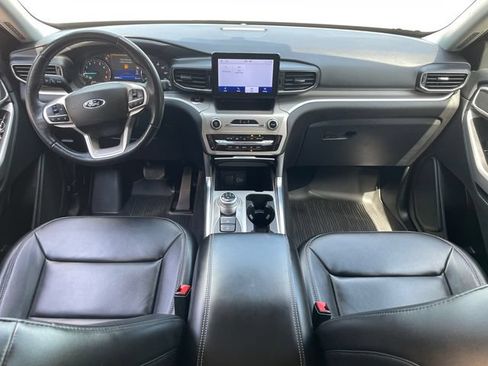 Used 2022 Ford Explorer XLT w/ Equipment Group 202A AWD/4WD image 19