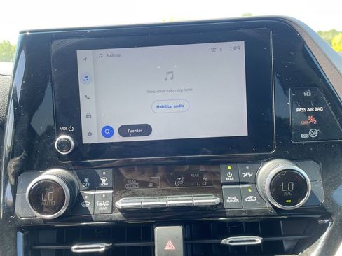 Used 2024 Toyota Highlander LE image 60