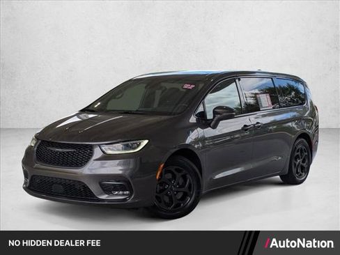 Used 2022 Chrysler Pacifica Limited w/ Uconnect Theater Family Group FWD image 1
