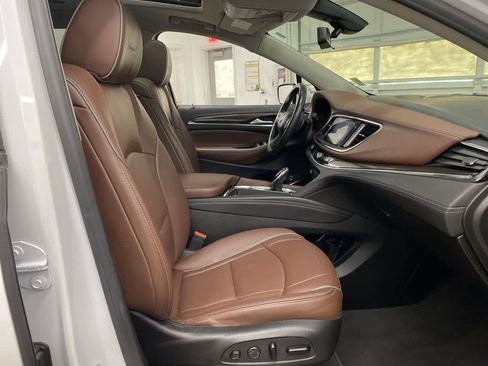 Used 2021 Buick Enclave Avenir w/ Avenir Technology Package image 18