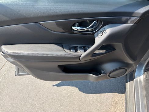 Used 2020 Nissan Rogue SV AWD/4WD image 9