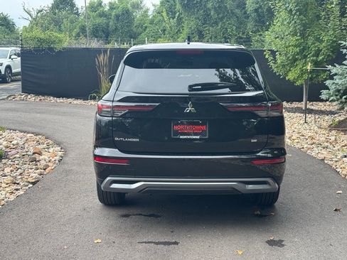 New 2025 Mitsubishi Outlander SE image 4