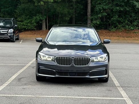 Used 2019 BMW 740i w/ Executive Package RWD image 3