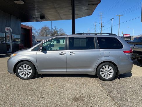 Used 2011 Toyota Sienna XLE AWD/4WD image 1
