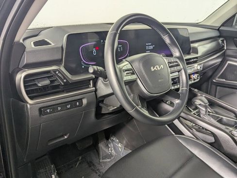 Used 2025 Kia Telluride S FWD image 11