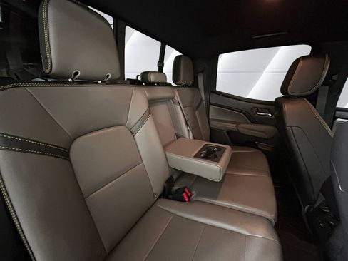 Used 2024 Chevrolet Colorado ZR2 w/ ZR2 Convenience Package III image 16