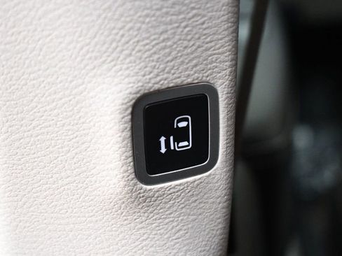 Used 2022 Chrysler Pacifica Touring-L image 36