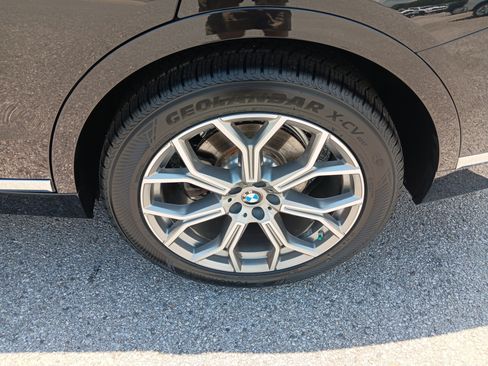 Used 2021 BMW X7 xDrive40i w/ Premium Package AWD/4WD image 4