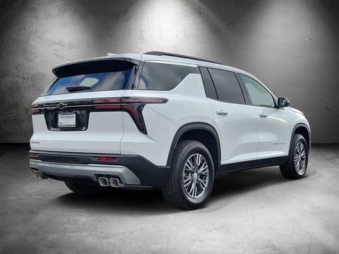 New 2026 Chevrolet Traverse LT w/ Driver Confidence Package FWD image 3