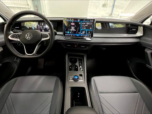 New 2026 Volkswagen Tiguan SE image 7