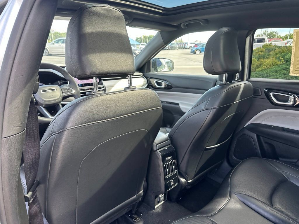 Used 2025 Jeep Compass Limited w/ Elite Group AWD/4WD image 31