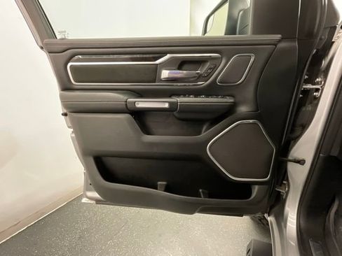 Used 2019 RAM 1500 Laramie AWD/4WD image 9
