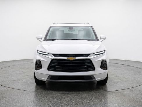Used 2025 Chevrolet Blazer LT FWD image 2