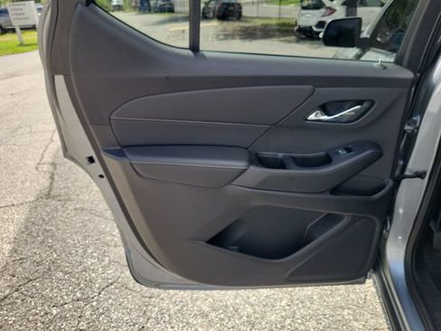 Used 2023 Chevrolet Traverse Premier FWD image 14