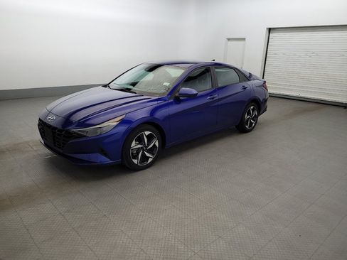 Used 2023 Hyundai Elantra SEL w/ Convenience Package FWD image 2