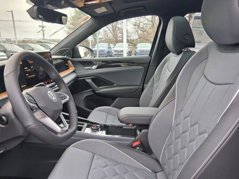 New 2026 Volkswagen Tiguan SEL R-Line AWD/4WD image 25