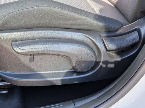 Used 2025 Kia Soul LX FWD image 16