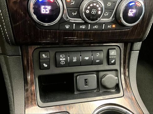 Used 2015 Chevrolet Traverse LT w/ LPO, 'HIT The Road' Package AWD/4WD image 24