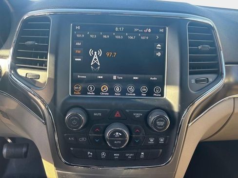 Used 2018 Jeep Grand Cherokee Limited image 21