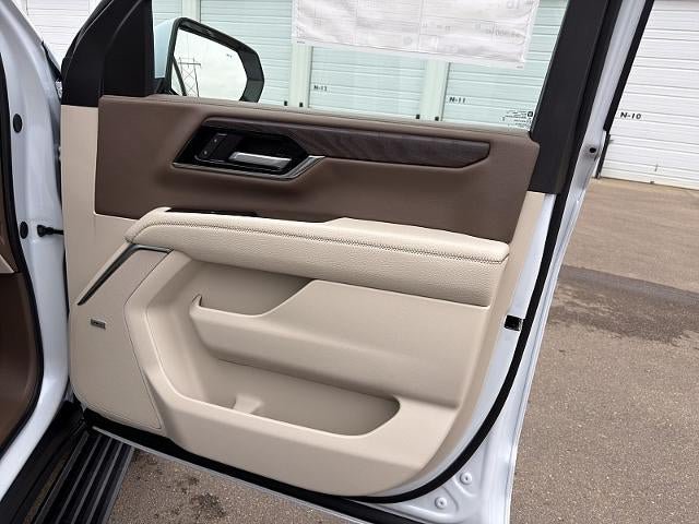 Used 2026 GMC Yukon XL Denali w/ Denali Reserve Package AWD/4WD image 16
