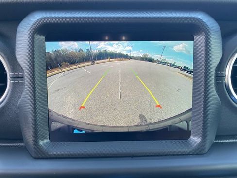 Used 2022 Jeep Wrangler Unlimited Sahara w/ Cold Weather Group image 13