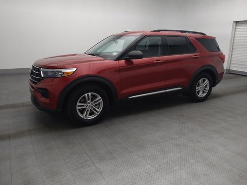 Used 2021 Ford Explorer XLT RWD image 2