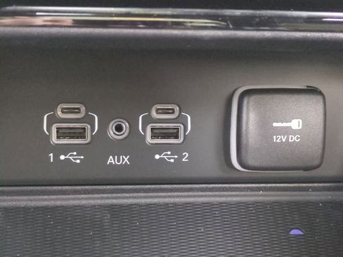 New 2025 Jeep Grand Cherokee Laredo w/ Luxury Tech Group I RWD image 31