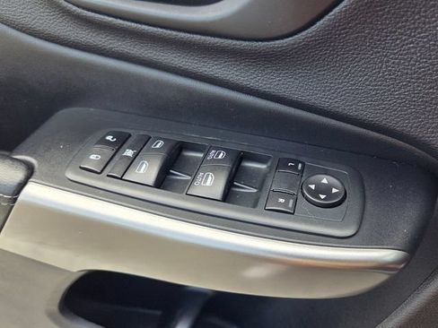 Used 2021 Jeep Cherokee Latitude FWD image 32