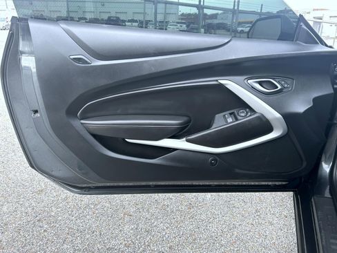 Certified 2018 Chevrolet Camaro SS RWD image 9