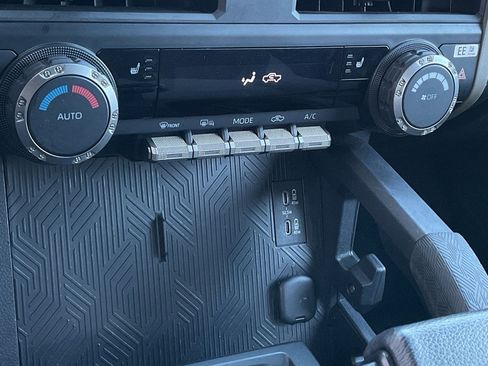 Used 2025 Toyota Tacoma TRD Off-Road image 30