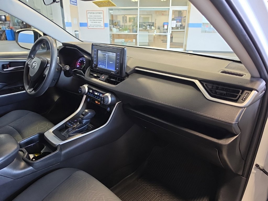 Used 2021 Toyota RAV4 XLE AWD/4WD image 31