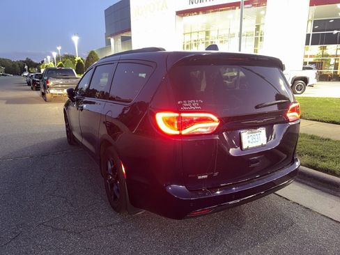 Used 2018 Chrysler Pacifica Touring-L Plus w/ Advanced Safetytec Group image 9