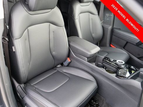 New 2025 Kia Sportage EX image 9