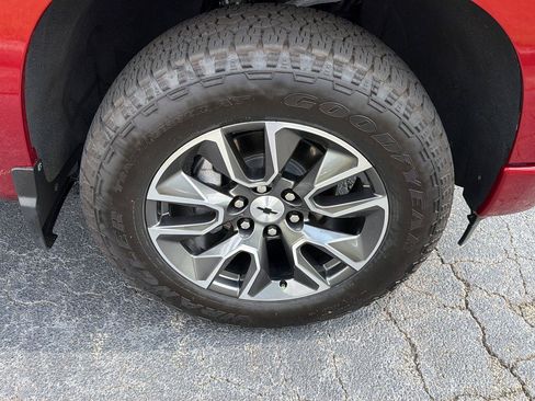 Used 2024 Chevrolet Silverado 1500 RST AWD/4WD image 39